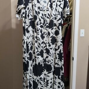 Liz Lange for Target Black and White Floral Maxi Dress